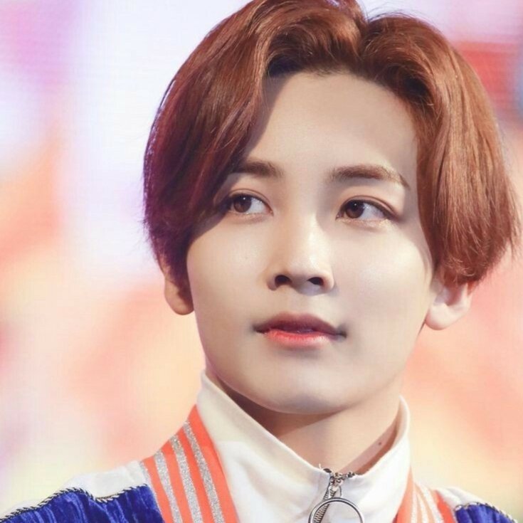 JEONGHAN WEARING TURTLENECKA thread;