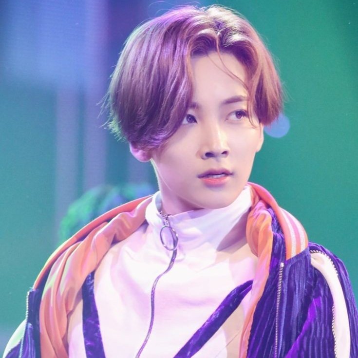 JEONGHAN WEARING TURTLENECKA thread;