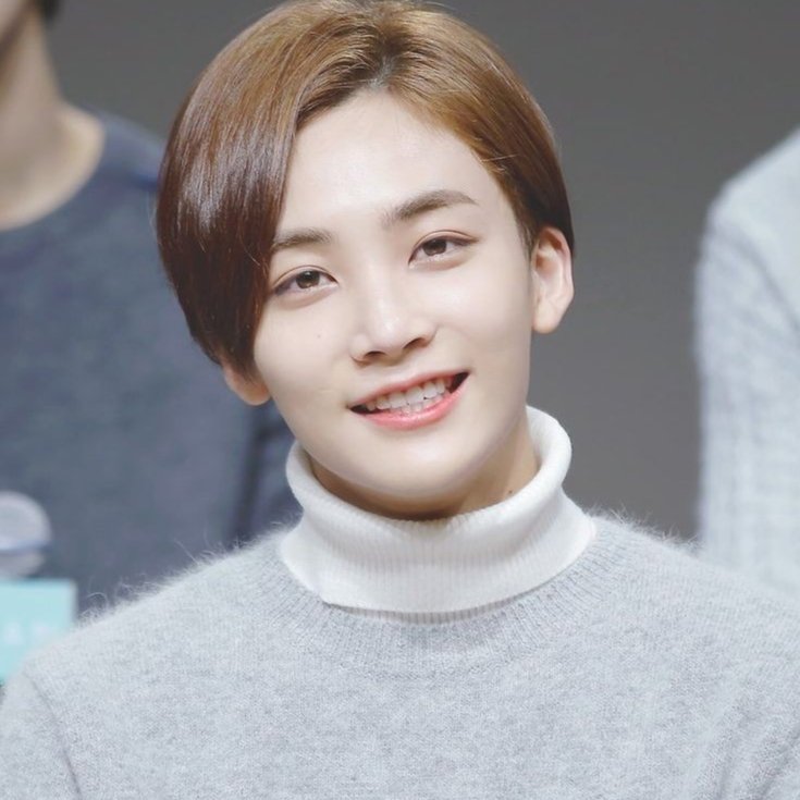 JEONGHAN WEARING TURTLENECKA thread;