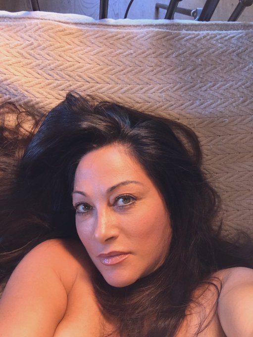 Hi I&rsquo;m still available to call on https://t.co/0cxTWDmsFz and on https://t.co/7xgkJDoSKi so come and