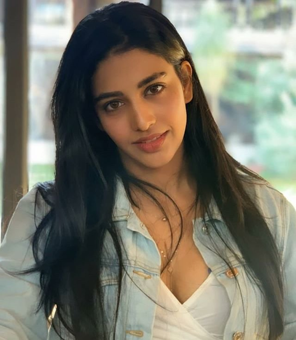 EeLUB9mUEAEAB9t?format=png&name=small