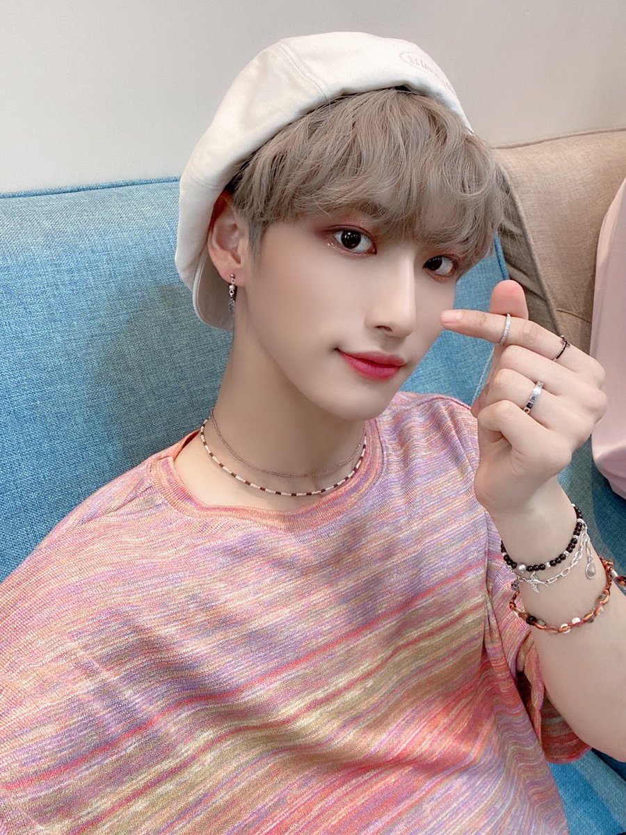 ATEEZofficial's tweet photo. [#성화] 에이티니와 함께 행복한 start~⭐️⭐️
#ATEEZ #에이티즈 https://t.co/eu5BuAu50Z