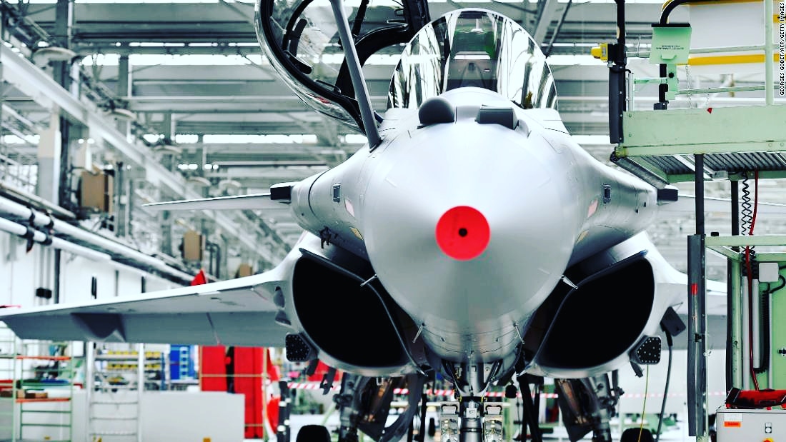 NdaAltaf's tweet photo. India gets Rafale fighter jets from France, boosting its air force

Five French-made jet fighters arrived in India on Wednesday, the first of 36 New Dehli ordered as it moves to upgrade its air force amid a spike in tensions with China.

#rafale https://t.co/j8iyNbffPU