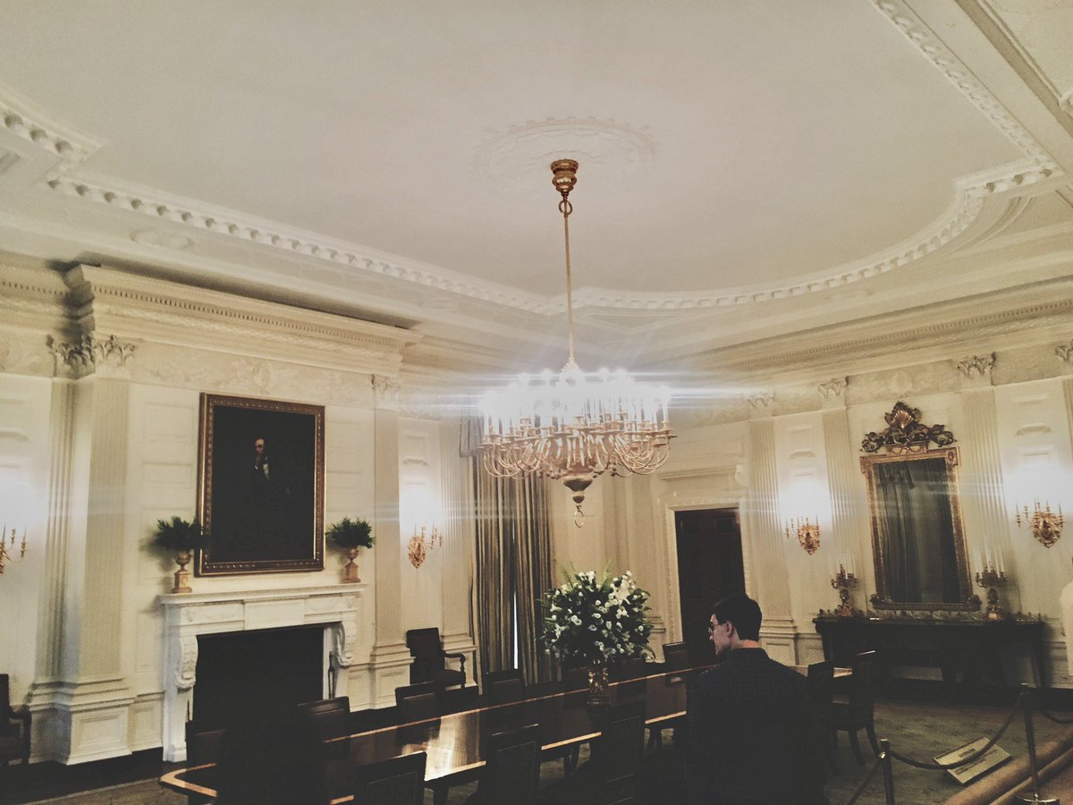 ManleenR's tweet photo. inside the white house https://t.co/KtDH2uHZyS