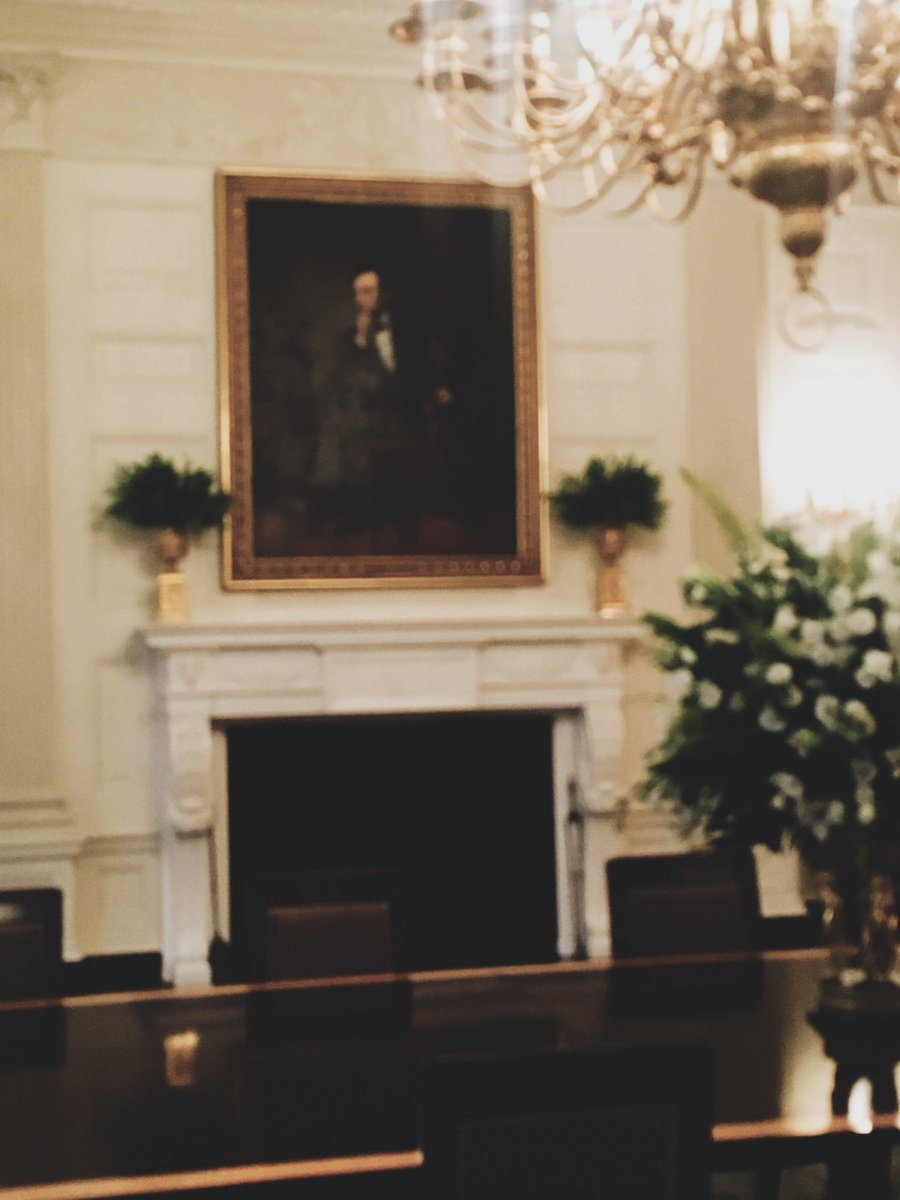 ManleenR's tweet photo. inside the white house https://t.co/KtDH2uHZyS