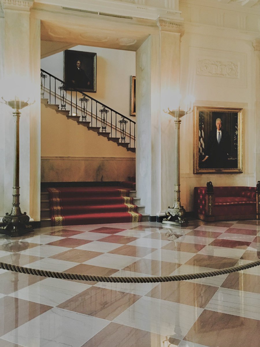 ManleenR's tweet photo. inside the white house https://t.co/KtDH2uHZyS