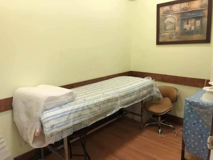 MichaelJWillis5's tweet photo. Woodmere. OPPORTUNITY to start own Nail/Spa Business OR open new location! NO KEY MONEY NEEDED! rent existing location &amp; start earning! Rent is $2,400 per month + electric. Heat &amp; Water Included! Municipal Parking Lot rear! Need 4 months rent to start! Opportunity is Knocking! https://t.co/7rJSwJACqa