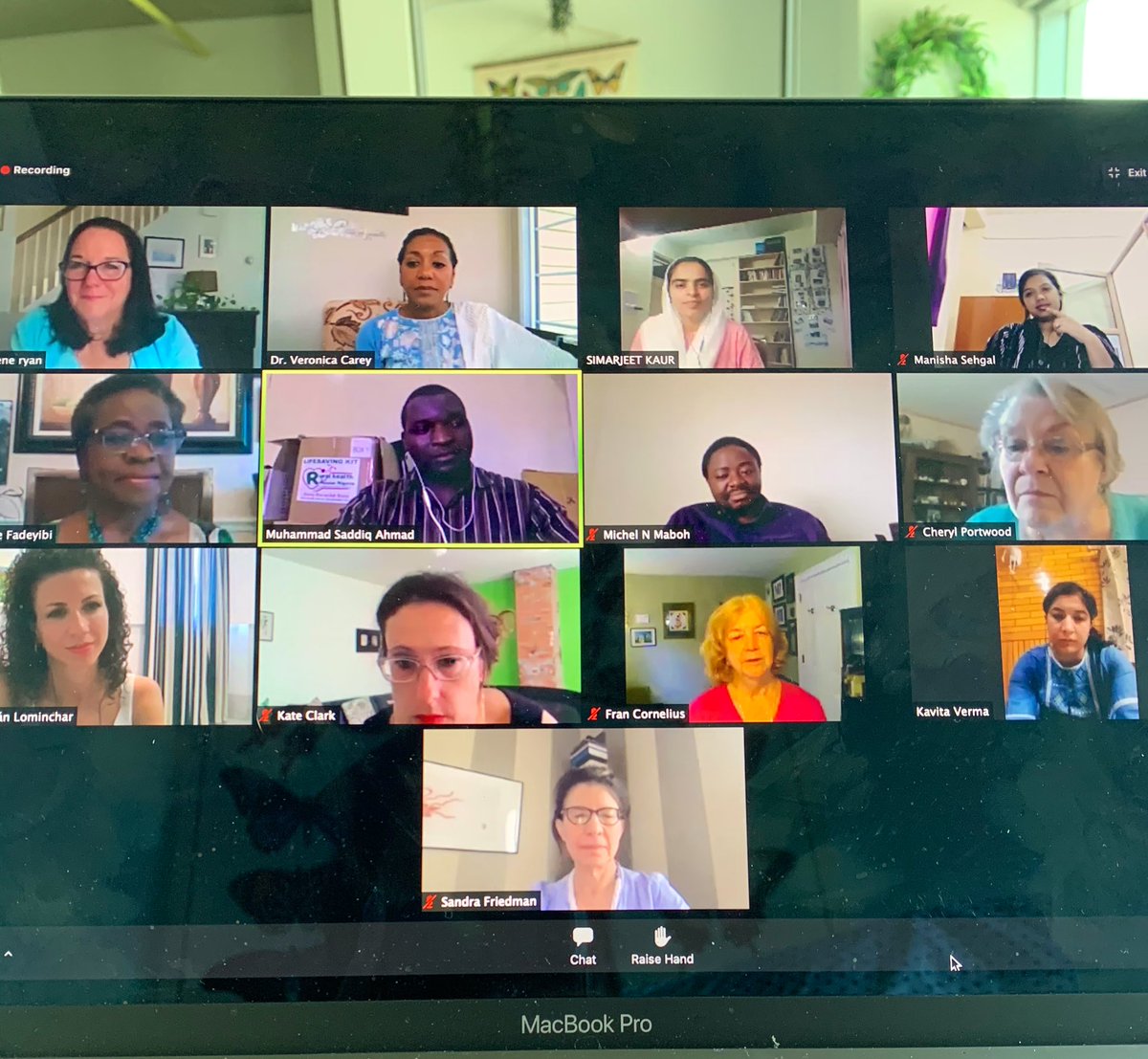 AlexandraHussa3's tweet photo. “Disrupting the Global Pandemic: Nursing Stories from the Forefront” emphasizes the importance of our nurses and health care workers globally. Love hearing the stories and experiences of these brave individuals. #CNHPlectures https://t.co/3cbjvCg7Ts