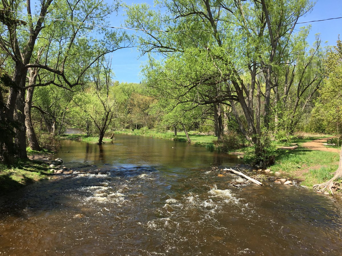 BurlingtonTour's tweet photo. Reservations are now required at Lowville Park in #BurlON. Vehicles must make a 3-hour on-line reservation; no cost is involved.  Make your reservation at https://t.co/zbnlj8SSCM. https://t.co/Yf4xcNP5Q0