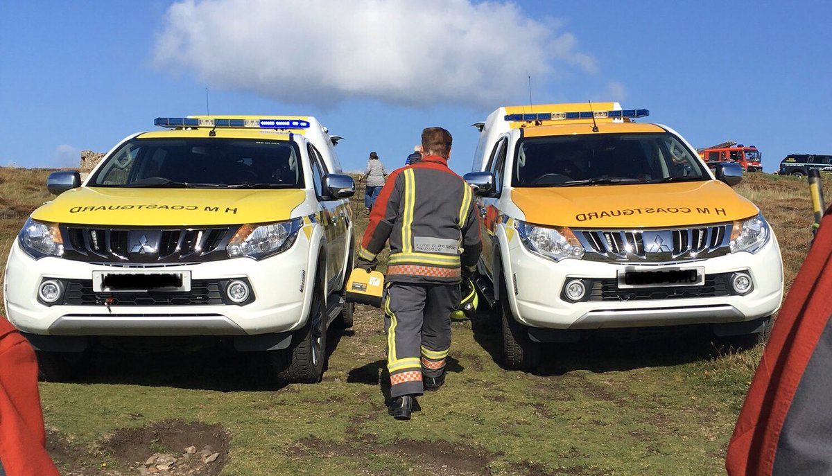 StJustCFRS's tweet photo. Please be considerate when parking your vehicles at rural locations. We are aware that a lot of roads are being obstructed by parked vehicles. It’s vital that the roads are kept clear to allow access for emergency vehicles. #ThinkB4Upark #StJust #Sennen #Pendeen #Porthcurno https://t.co/xX2PXzncCY