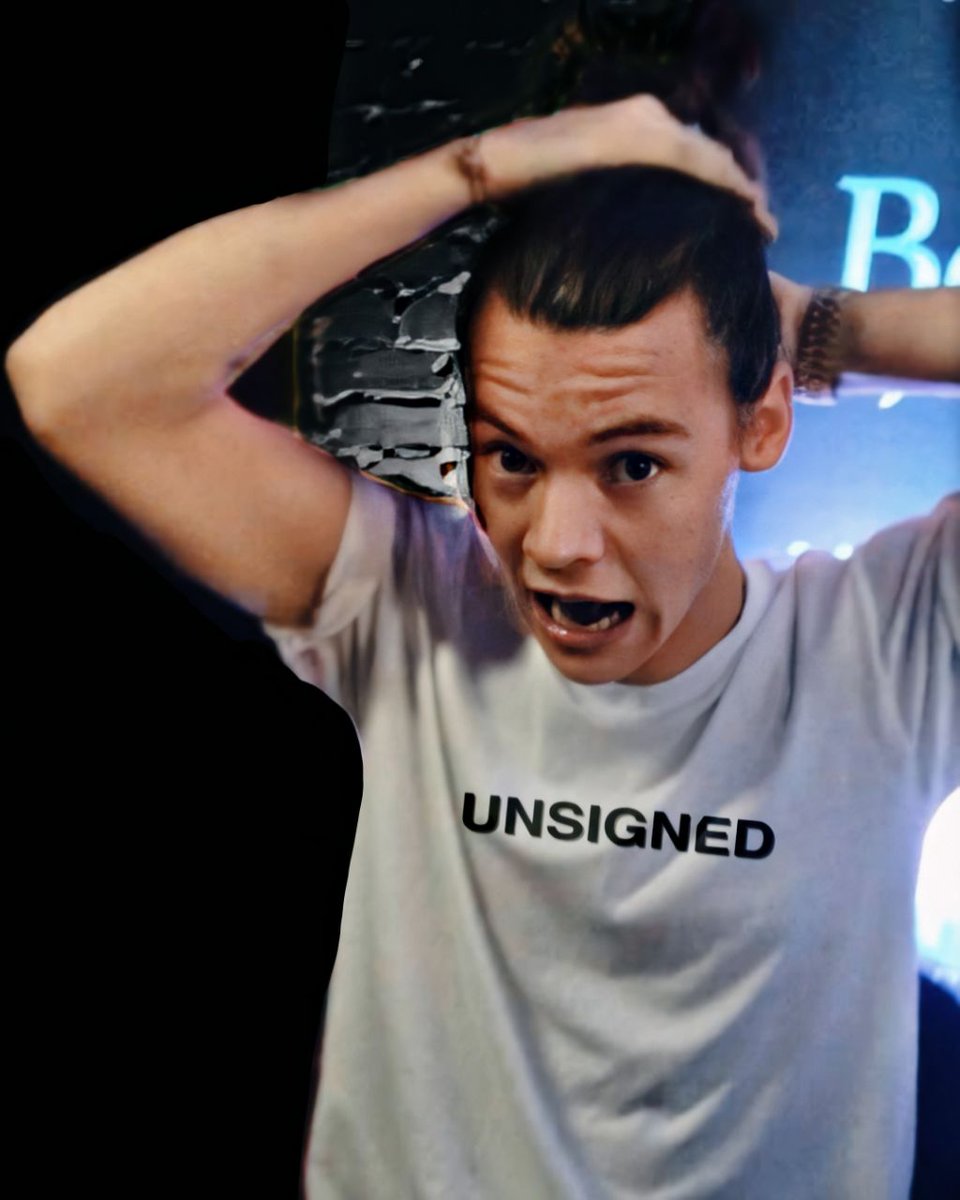 eIisworld's tweet image. If I was dying on my knees
You would be the one to rescue me
And if you were drowned at sea
I'd give you my lungs so you could breathe

@ciscohuber @elizarhuber