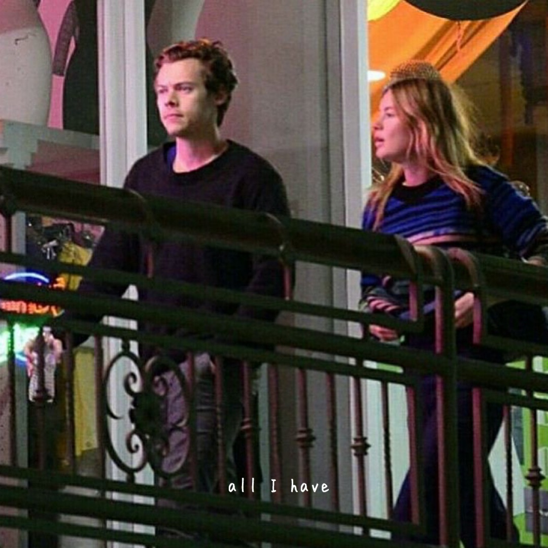 eIisworld's tweet image. “amare te è facile
come odiare la polizia
sai, le canzoni non vanno mai via
questa è la tua, sarà sempre qua
per quando la vorrai
per quando m'odierai” 🖤

@soleilrenoir @elizarhuber