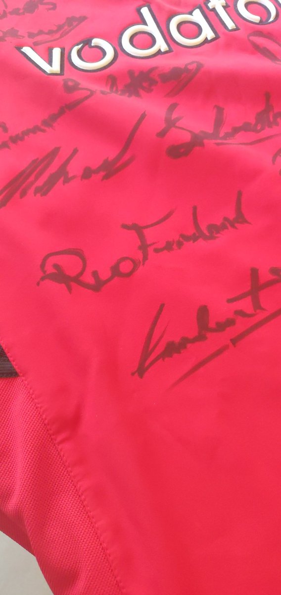 Costa_Lipery's tweet photo. @rioferdy5 
is this your legit signature?? https://t.co/xpXaiZ9z0G