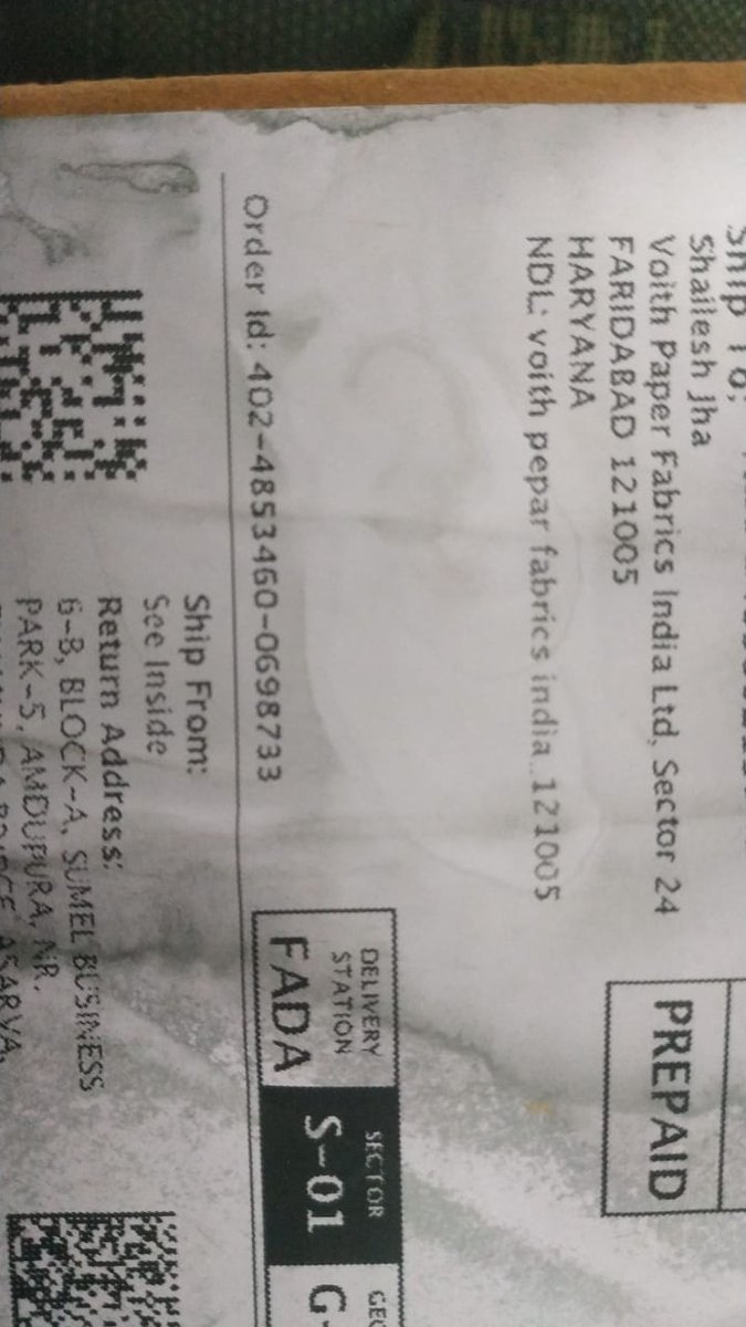 PromptPilotAcad's tweet photo. Pathetic service by @amazonIN in the time of this pandemic. I had ordered a fancy looking rakhee combo but as it turned our some other low quality product has been delivered today. Is this the quality of service u guys are known for? @Flipkart @eBay @myntra are way better. https://t.co/JRR90EhqO5