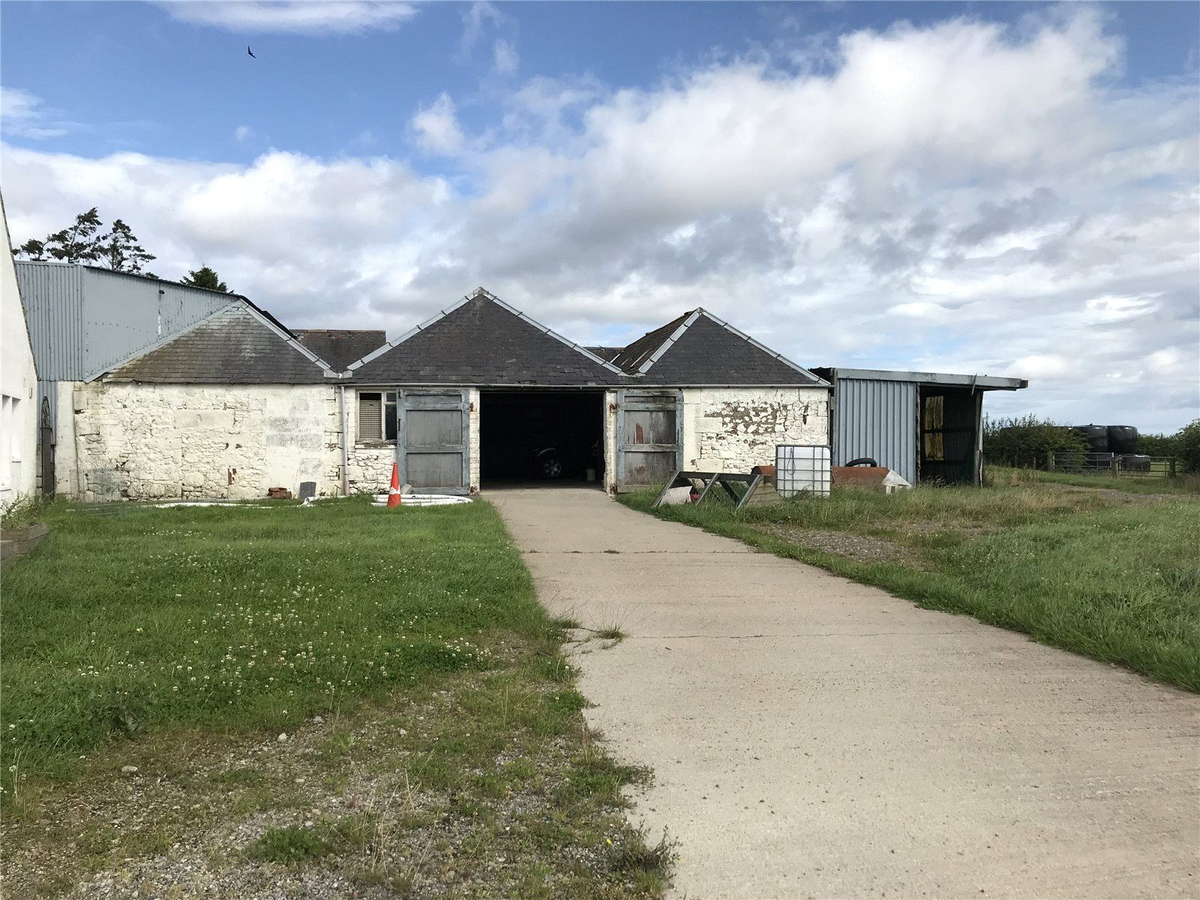 Galbraith_ABD's tweet photo. Durie Mains Farm | Luthermuir 🌳🐥
4 bed farmhouse, range of traditional and modern farm buildings and 9.8 acres (3.96 hectares) of land.
💻 https://t.co/tp6XOkhJ7g
☎️ For info or to arrange a viewing contact us on 01224 860 710.
#ForSale #ViewingRecommended #LandSales #FarmSales https://t.co/QPXLXThPWR