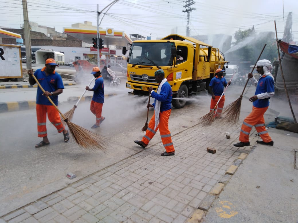sparawalpindi's tweet photo. Disinfection Activity in UC 37 at Dhok Dalal and UC 10 at Cheema Plaza Road, Awan Market and Khayaban Road undertaken by RWMC Workers on 30/07/2020

#RWMC #CleanGreenRawalpindi #ReadyForEID https://t.co/GMS5gXa92F