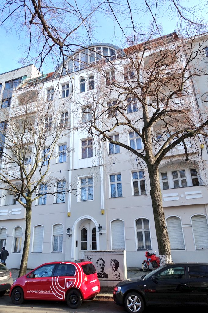 68a\\ After the Spartacist uprising in early January 1919 was defeated, Rosa Luxemburg and Karl Liebknecht were hiding, fearing for their lives. They did not leave Berlin, but changed hideouts regularly. Their last hideout was at Mannheimer Str. 43 (today no. 27).
