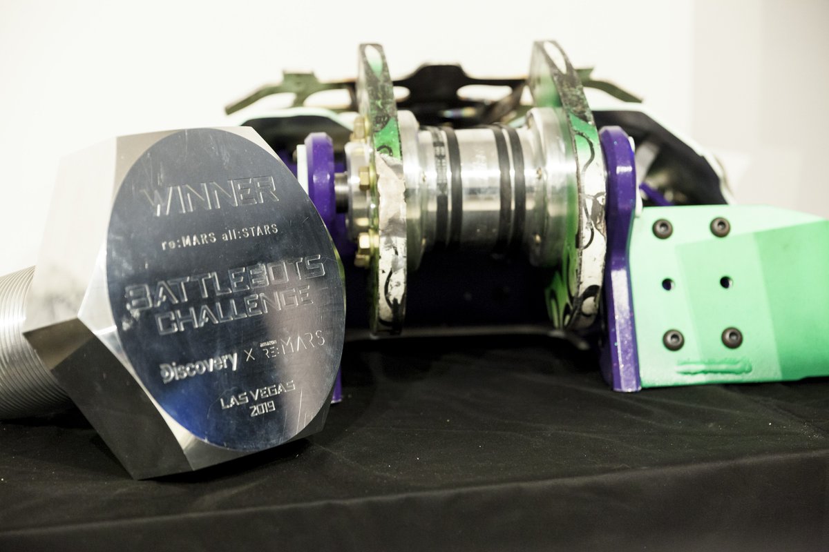 CoxSci's tweet image. Calling all #BATTLEBOTS fans! See famous bots like @witchdrshaman up close until Sept. 13th in the &quot;Power Up&quot; exhibit presented by @insideFPL. Safety guidelines are in place. Special thanks to @FingerTech_Bots and the Witch Doctor team for loaning us these gems.