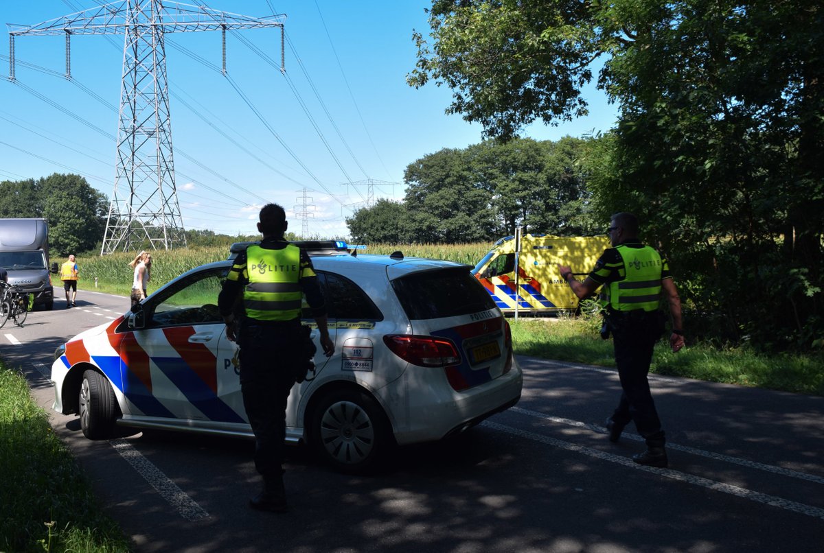 Fietsster ziet auto over het hoofd met aanrijding tot gevolg -..