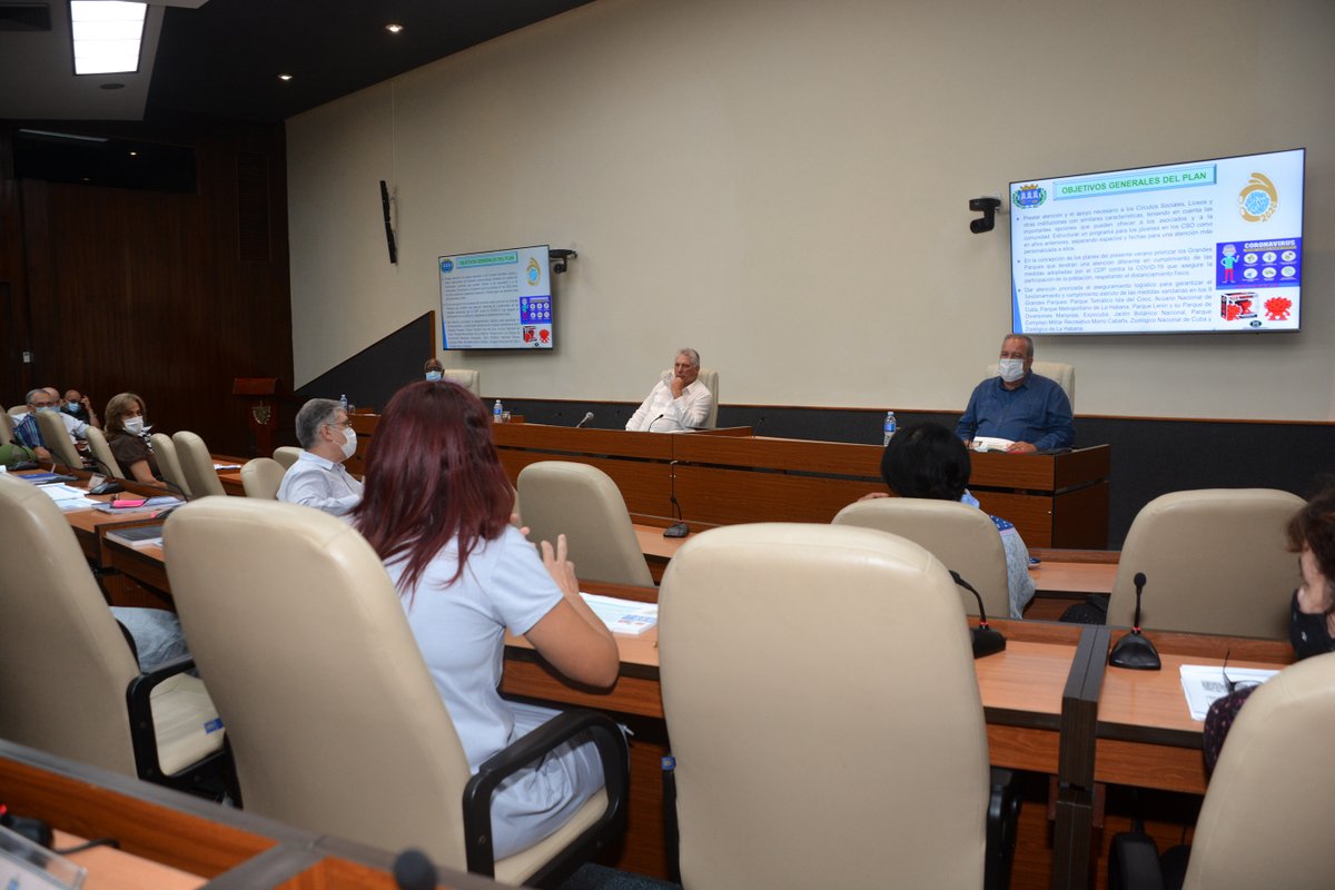 MMarreroCruz's tweet photo. En la reunión del Grupo Gubernamental de apoyo a la capital chequeamos el desarrollo integral de La Habana Vieja, el perfeccionamiento de los servicios comunales y el Programa de Recreación del Verano, alertándose la necesidad de reforzar las medidas en la primera fase #SomosCuba https://t.co/oNpPEVjRwU