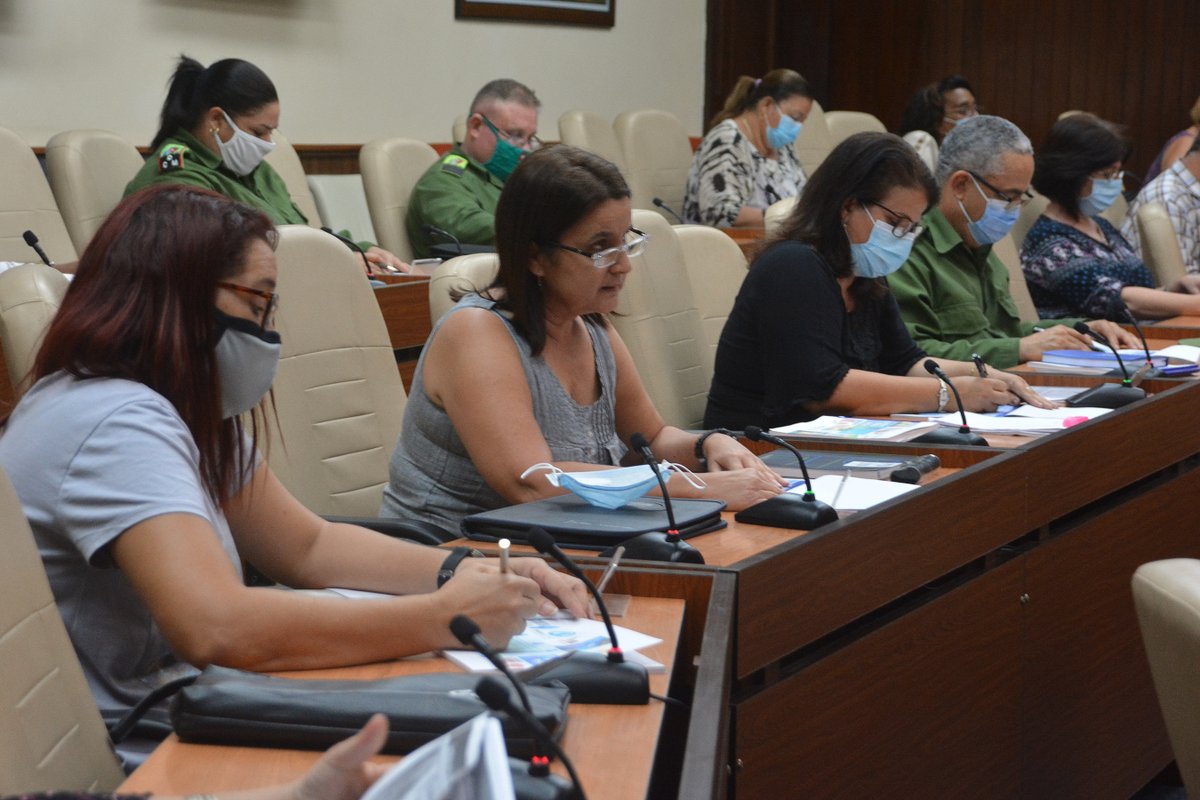 MMarreroCruz's tweet photo. En la reunión del Grupo Gubernamental de apoyo a la capital chequeamos el desarrollo integral de La Habana Vieja, el perfeccionamiento de los servicios comunales y el Programa de Recreación del Verano, alertándose la necesidad de reforzar las medidas en la primera fase #SomosCuba https://t.co/oNpPEVjRwU