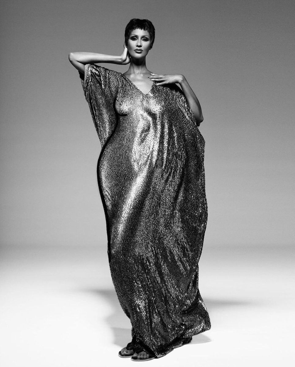 StyleemixC's tweet photo. Supermodel @the_real_iman just turned 65 &amp; she's still stepping on these IG models' neckssssss  😍

Black really doesn’t crack🖤🖤

 Photographer:@tizianomagni 
Stylist @lejenke 
Makeup @porschefabulous using @imancosmetics 

#styleemix #fashion #imancosmetics #fashionblogger https://t.co/iWGD4qroKL