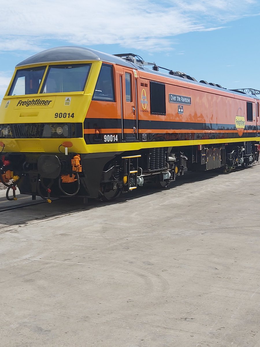 Freightliner tweet media