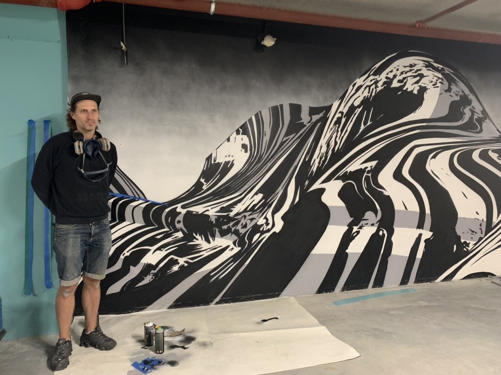 FerahCanTweet's tweet photo. Uniek wonen voor jongeren in Rotterdam. Vandaag een kijkje genomen binnen in het nieuwbouwproject de Startmotor. De Startmotor is zoveel meer dan een woongebouw. Bier&amp;Brood maakt het af met mooie graffiti in de parkeergarage. #hartvanzuid #rotterdamzuid #allesisopzuid @BasKurvers https://t.co/puhg0KYINu