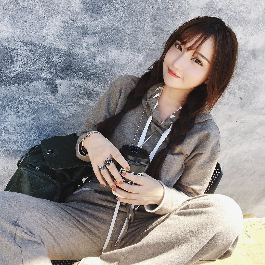 aphto3's tweet photo. 小桶yola（我是直播偶像）
想看更多人物相關照片、微博、Instagram
點擊下面連結
https://t.co/P4ZTmGGcMy
#小桶yola #美少女 #網紅 #pretty #明星 #藝人 #aphto #阿圖 #kellypreston #albabaptista #nicolapeltz #amberheard #anadearmas #katherinelangford https://t.co/AhsGDwqb2e