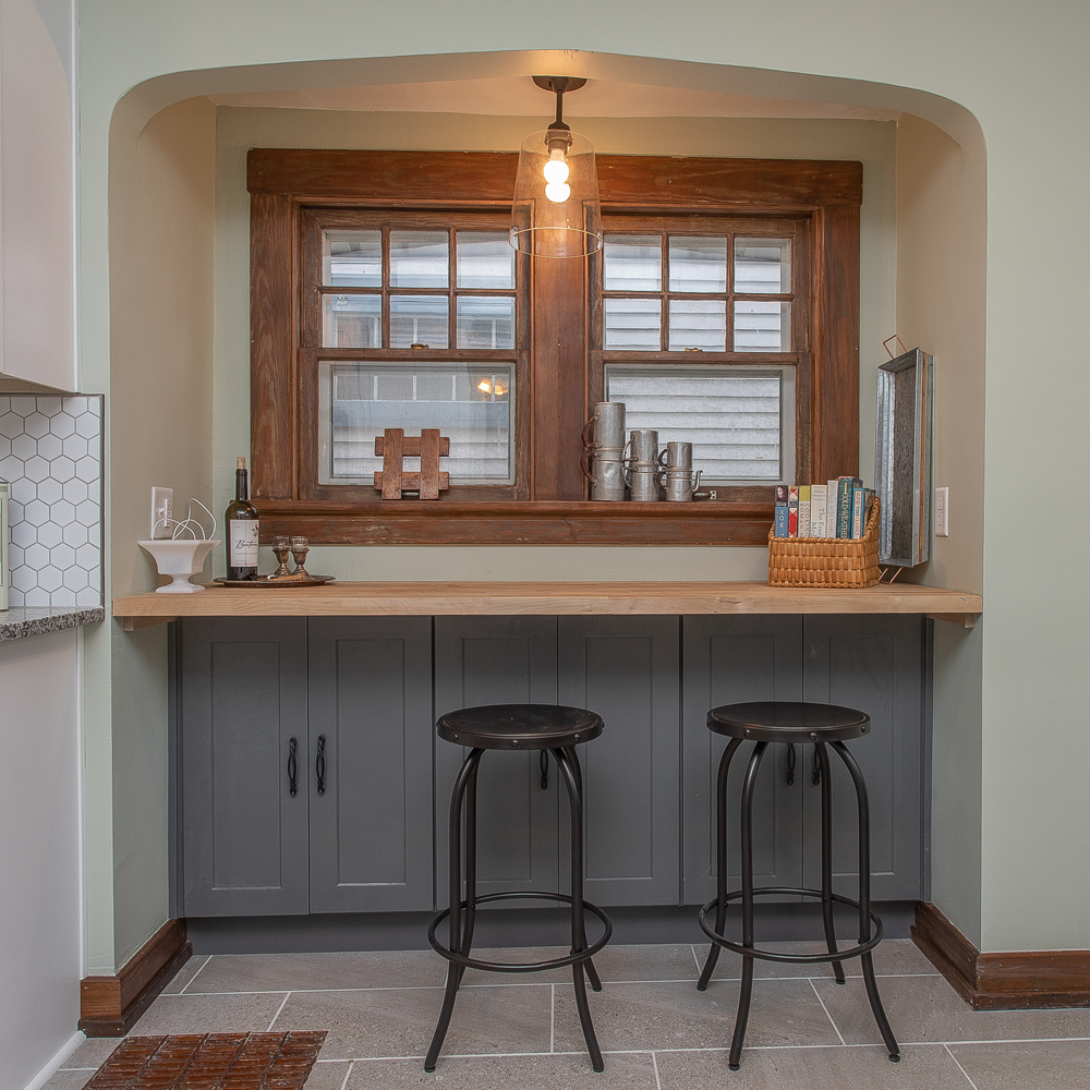 This historic home was begging for a makeover. We redid the whole house. Here are a few highlights of the kitchen. #interiordesign #interiordesigner #kitchen #dreamkitchen #housebeautiful #cottagestyle #ApartmentTherapy #farmhousestyle buff.ly/3g7QVkB
