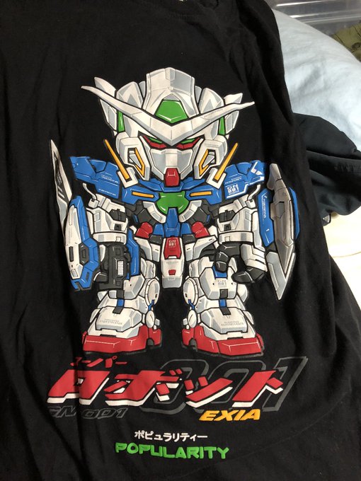 このシャツ着るとトランザム出来る気がする 