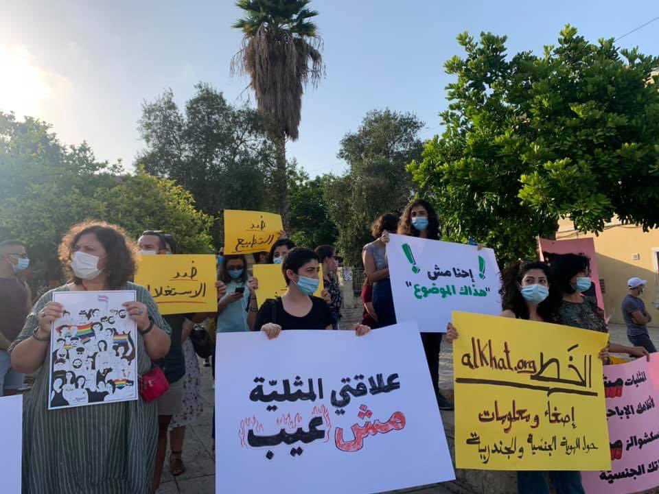 alQaws's tweet photo. شكرًا لكلّ الأشخاص اللي شاركوا وكانوا جزء، سواء بالحضور بالوقفة، أو بالتنظيم والتحضير وراء الكواليس، أو بالحُب والدّعم والمساندة عن بُعد.
مستمرّات/ في العمل والتغيير ومواجهة كلّ العنف حولنا، لمجتمع أكثر احتواءً وأمانًا❤️ https://t.co/FCHNir0cUQ