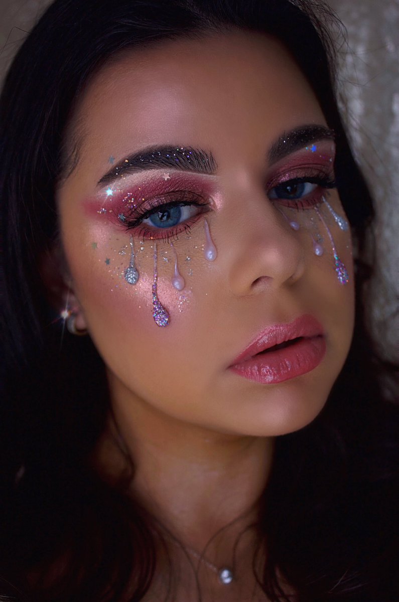 itssimplysonya's tweet image. I might as well shoot my shot, I’d love to be a part of the GLAMFAM💗
I always use @MorpheBrushes in my looks and they’re just such a good brand😭
It’s been a roller coaster this year, but I shouldn’t stop myself from chasing my dreams #morphebrushes 
IG: instagram.com/__makeupbysony…