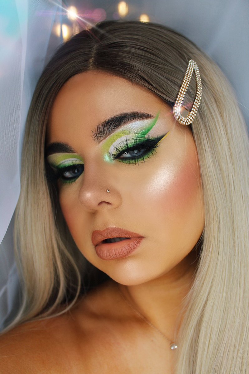 itssimplysonya's tweet image. I might as well shoot my shot, I’d love to be a part of the GLAMFAM💗
I always use @MorpheBrushes in my looks and they’re just such a good brand😭
It’s been a roller coaster this year, but I shouldn’t stop myself from chasing my dreams #morphebrushes 
IG: instagram.com/__makeupbysony…