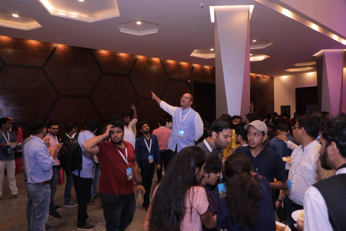 abhinavguptas's tweet photo. @forceguru @jaipurdevfest @SharmaBhawani @NeetuBansal5 @gauravkheterpal This one is with more X-factor @forceguru ;) #JDF18 https://t.co/nEk0MDaO1d