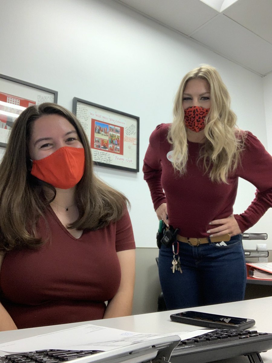Happy Intern Day, Jordyn! It has been so amazing having this girl at 913!! <a href="/SMbodwam/">Sam Mbodwam</a> <a href="/LilyTardia/">Lily Tardia</a>