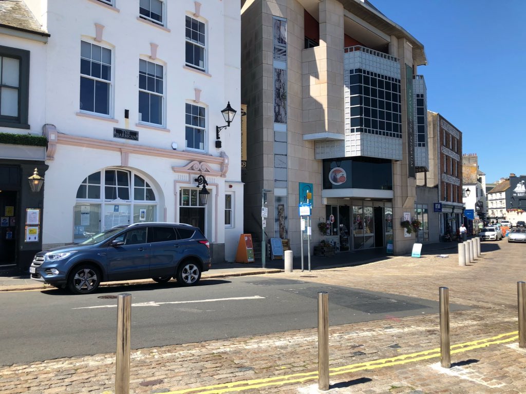 PlymouthShadows's tweet photo. WW2 blitz damage to Plymouth’s historic Barbican, today there’s the new not so fitting architecture of the visitor centre built in its place.
Plymouth paid a heavy toll during &amp; after the war years as it tried to rebuild and become a modern City from the ruins. #Shadowsofourpast https://t.co/vS90MttJNm