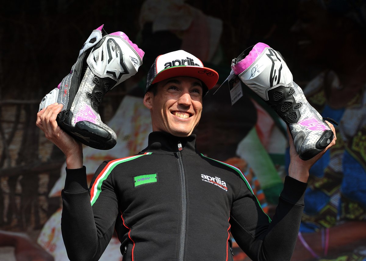 2WheelsforLife's tweet photo. Happy birthday to @GresiniRacing's @AleixEspargaro, who turns 31 today ๐!
Aleix is a big supporter of Two Wheels for Life, and is always happy to donate signed memorabilia to help raise money at the #DayOfChampions.
#aleixespargaro #MotoGP #twowheelssupporter #twfl https://t.co/HlPVmMFaIU