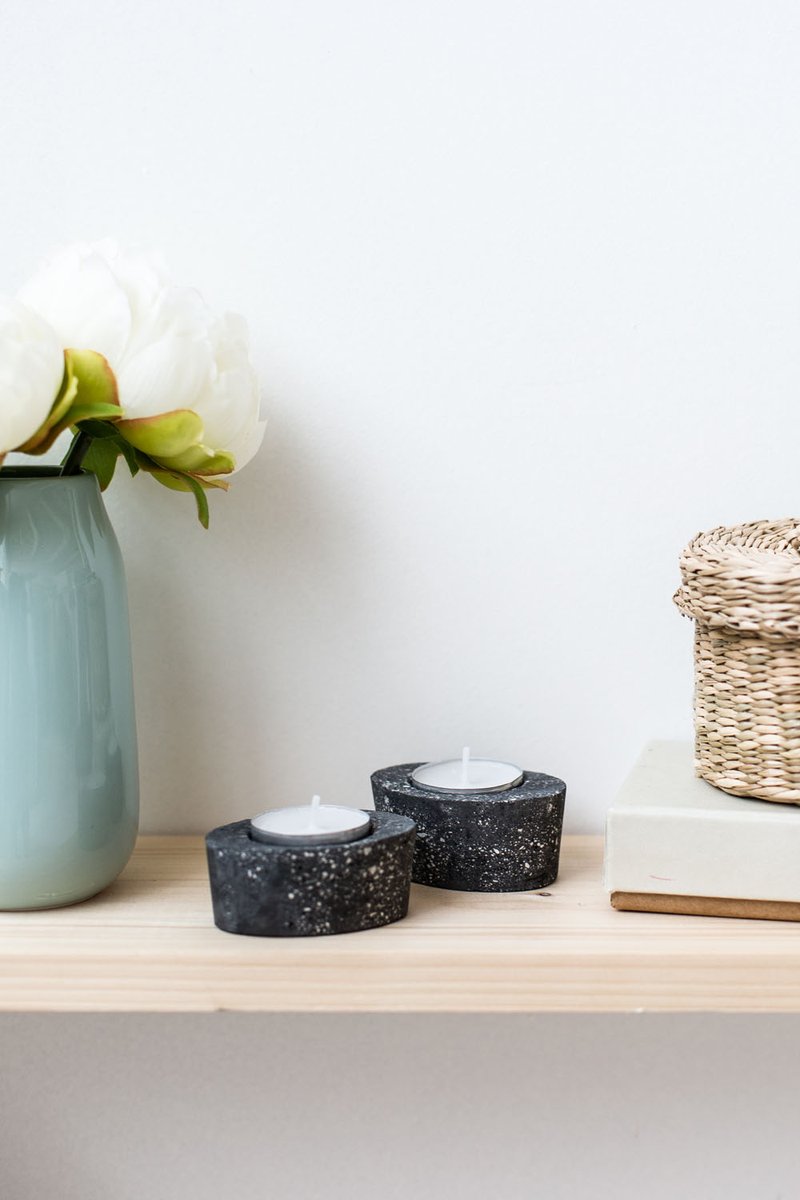 FallForDIY's tweet image. DIY Black Speckled Concrete Tea Light Candle Holders bit.ly/2tSOTMR