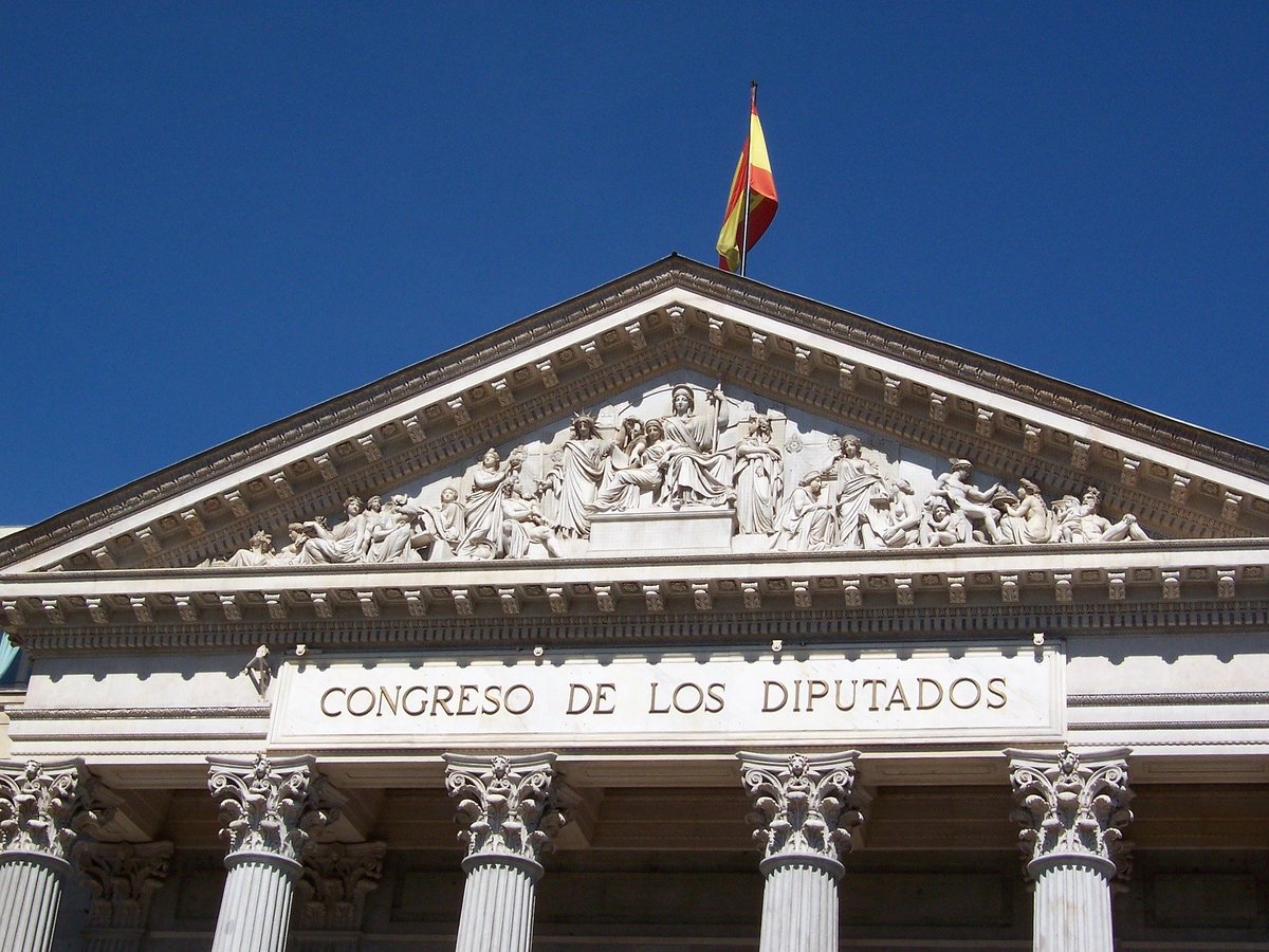 SERMEF_es's tweet photo. 🔊Conoce aquí ➡️https://t.co/aAbo035ot3 la carta de colaboración que hemos mandado a @facme sobre el dictamen de la Comisión de Reconstrucción que prevé prohíbir que la #industria farmacéutica financie la #formacion Nuestro apoyo a FACME en las acciones que está realizando 💪🧑‍⚕️👩‍⚕️ https://t.co/p2Ogm0x3YW