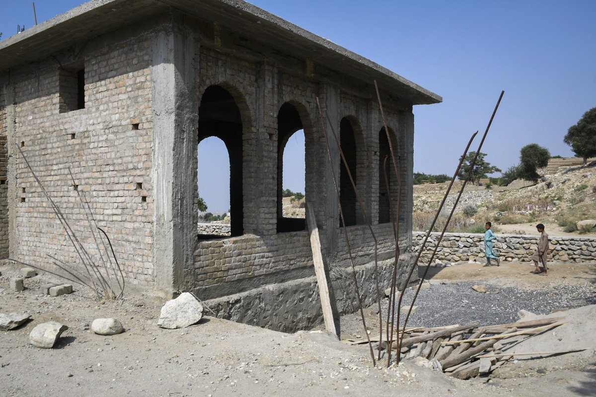 (8/9) Locals and soldiers also shared hopeful signs now that Islamic State has almost entirely cleared from Nangarhar. Farmers have returned, and this mosque, which locals said was destroyed during fighting, is now being rebuilt.