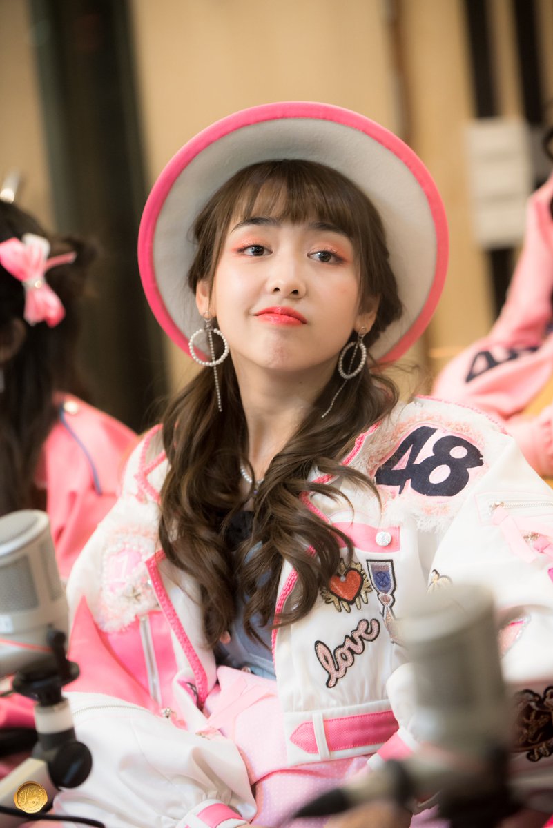 dearjane48's tweet photo. ว���นนี้คุณเซนเตอร์ของเราทะเล้นเป็นพิเศษ~ 😂😆

🤍💗🤍💗🤍
full album
https://t.co/EvUNhkdzMI

#JaneBNK48
#JanemiRotation
#HeavyRotationTH https://t.co/oYMfpg7iXW