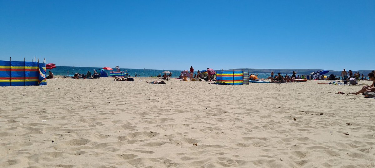ClaireNaylor78's tweet photo. Big step today.....the beach π¬ We actually managed to keep a circumference of at least 6m at all times......it may have been the 'us 3 are all gunning for a fight so don't test us' aura we were giving off π€·π»ββοΈ
#MuchNeeded #LettingOffSteam #rantingsesh #lowtimes #CanfordCliffs https://t.co/k3hJzJBEAh