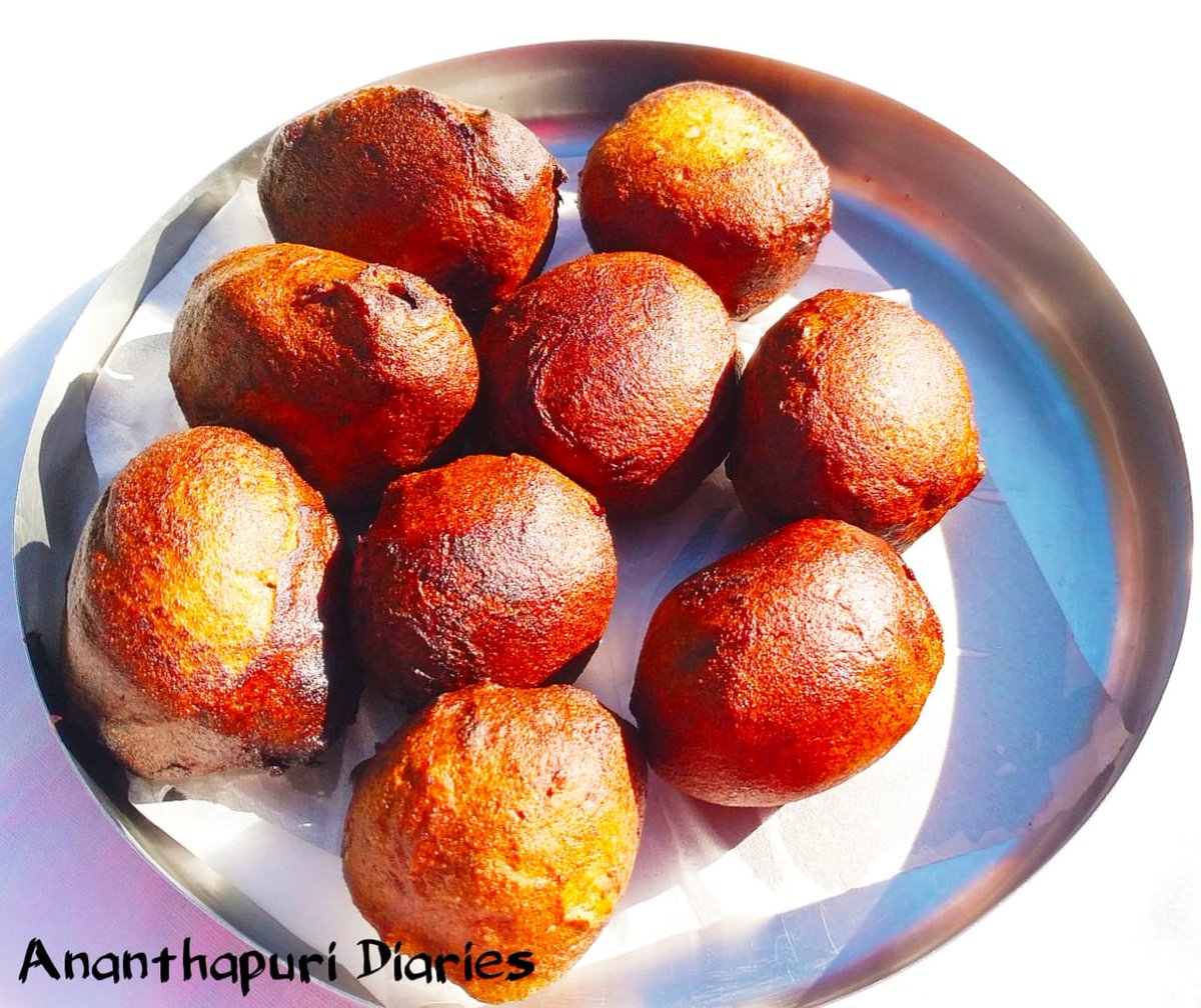 LakshmiVasuki's tweet image. Ananthapuri Diaries Healthy Traditional Easy Cooking Recipes: TRIVANDRUM SWEET BONDA/WHEAT FRITTERS
നമ്മുടെ സ്വന്തം ബോണ്ട , പഴം കേക്ക് അഥവാ ഉണ്ടംപൊരി ... ananthapuridiaries.blogspot.com/2020/07/blog-p… 
#cooking #cookingexperts #cookingrecipes #bonda #undampori #wheatfritters #tastyspecial #Sweet #food