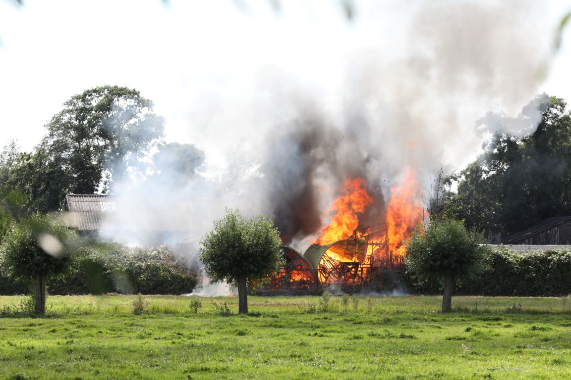 Brand in buitengebied tussen Vlaardingen en Schipluiden..