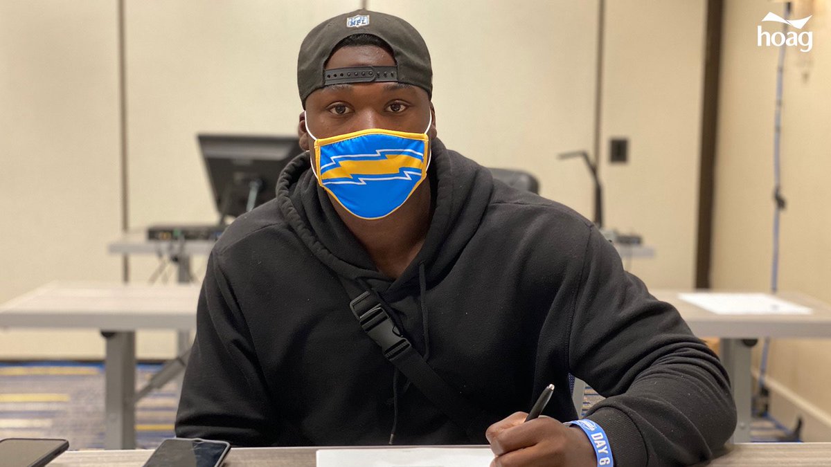 chargers's tweet photo. officially official. 

@KennethMurray | #BoltUp https://t.co/hY6ew0MNVA