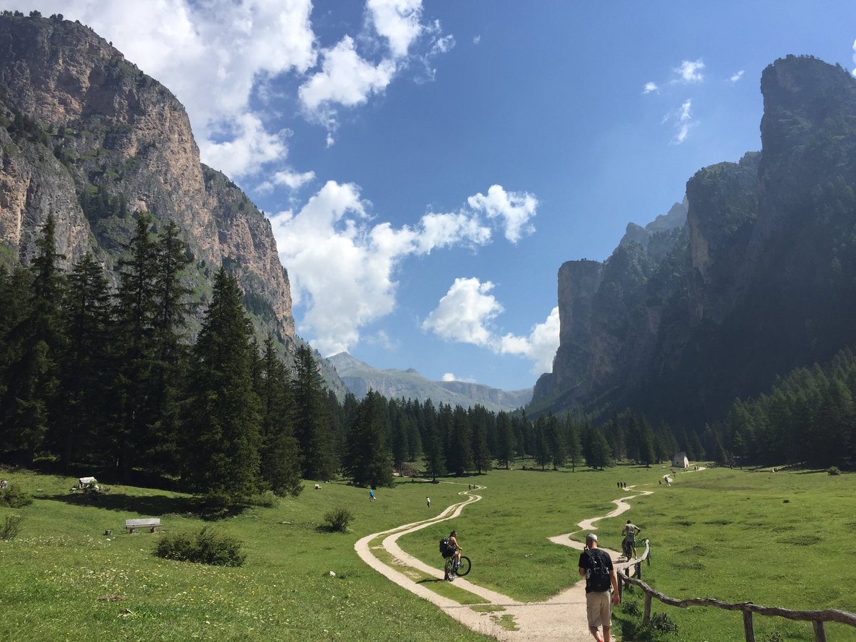zazandrea's tweet photo. #Vallunga nel cuore del parco del #PuezOdle a #SelvaGardena. ⛰ #Valgardena #Dolomiti #puez #odle #sudtirol #altoadige https://t.co/vij47lZmYu