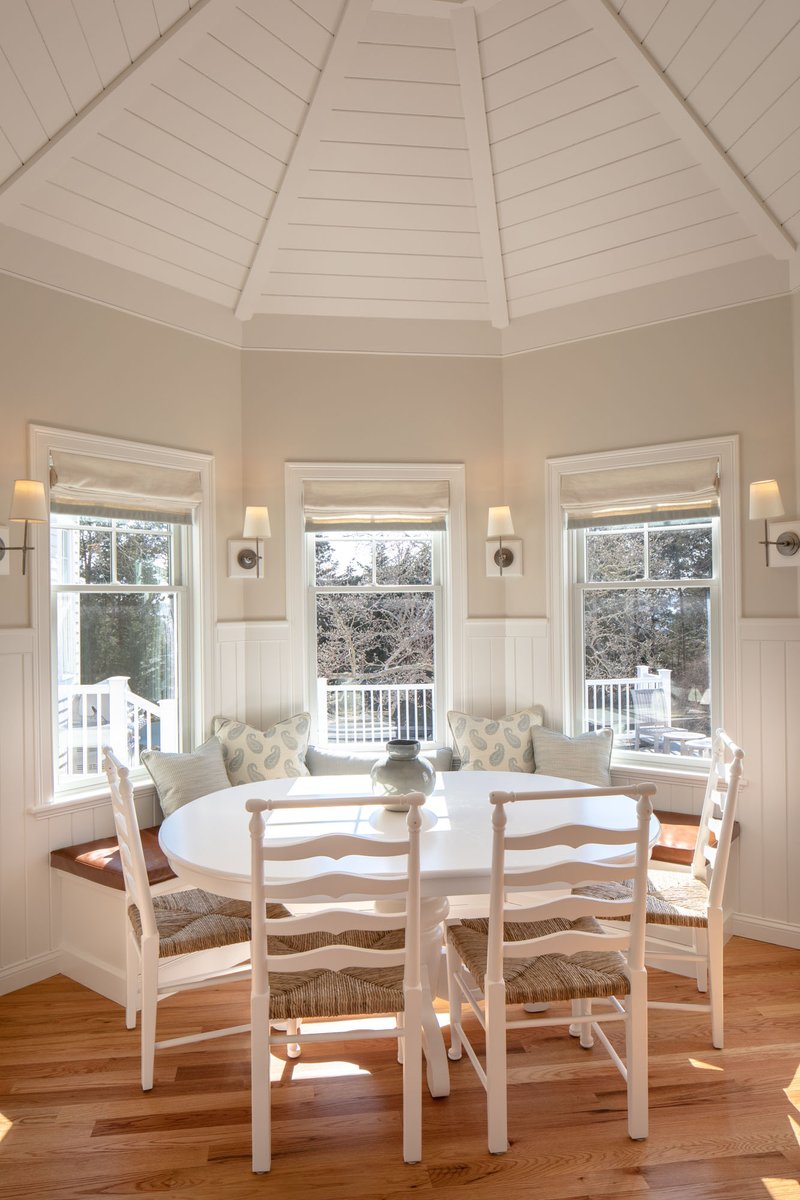 C_finehomes's tweet photo. Natural light combined with neutral lighting creating a truly beautiful space! #CapeCod #HomeBuilder #neutralcolor #diningroom #interiordecor https://t.co/mEJty3uwG1