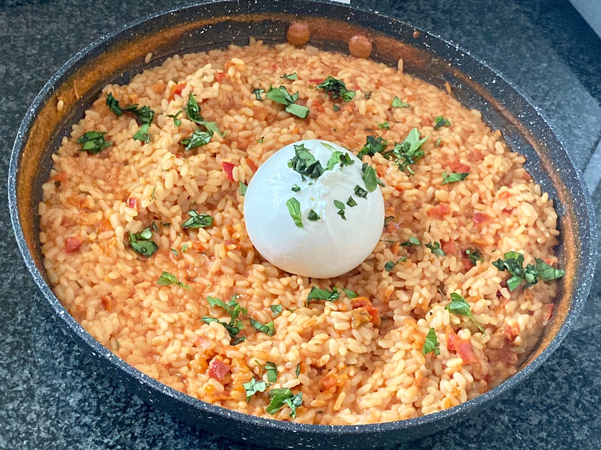 DelishHcs's tweet photo. Ruth @bowerparkac has been busy in the home kitchen again .... Tomato &amp; Red Pepper Risotto with Burrata 🥢#FoodInspiration #HomeCooking #Lockdown @HCS_LBH https://t.co/Lj0YWrgdQ2