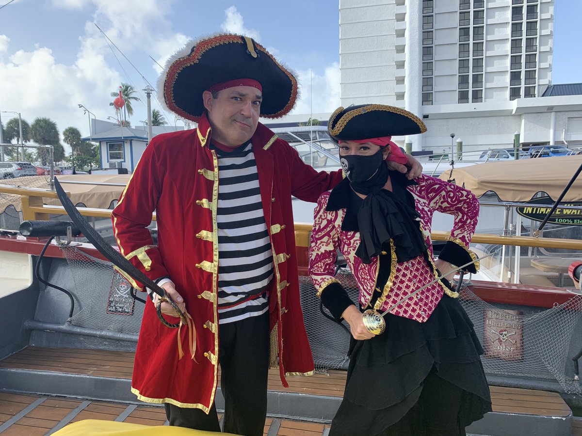 PageTurnerAdv's tweet image. Shooting CAPTAIN BOOK and the BOOK-A-NEERS, our final show for our Virtual Summer Reading Program and it was EPIC! Thank you to @bluefootpirates! #Libraries #VirtualLibraryProgram #VirtualShows #Pirates #BluefootPirates #Stories #Librarians #Books
